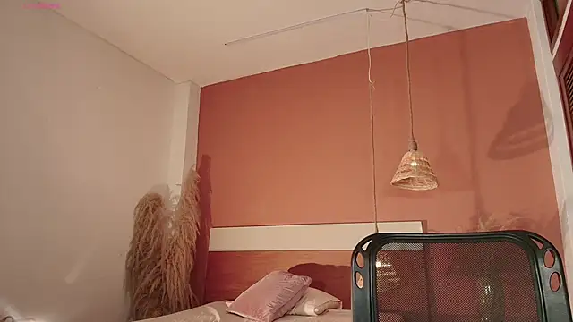 Snapshot of Ebonyswet_ chatting on December 18, 7:40 pm Ebonyswet online show from December 18, 7:40 pm