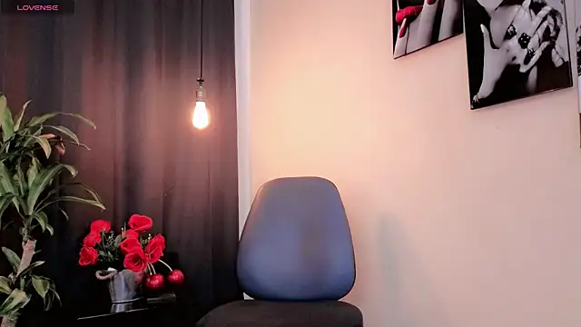 Snapshot of Flor_Gil chatting on December 4, 3:16 am Flor Gil online show from December 4, 3:16 am