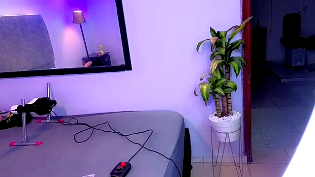 Snapshot of Flor_Gil chatting on November 12, 3:21 am Flor Gil online show from November 12, 3:21 am