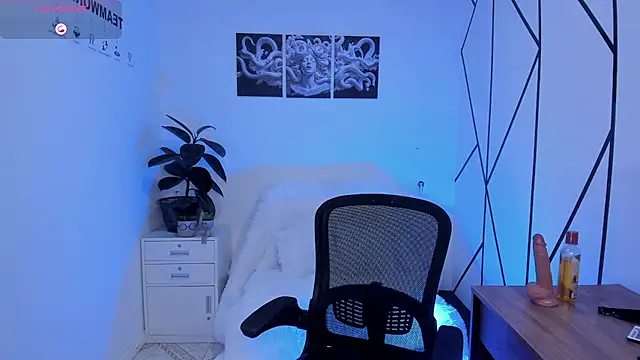 Snapshot of Flor_Gil chatting on December 13, 8:04 pm Flor Gil online show from December 13, 8:04 pm