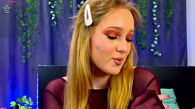 Snapshot of VanessaLightDiamond chatting on November 27, 4:02 am VanessaLightDiamond online show from November 27, 4:02 am