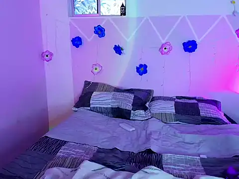 Aprilsweet2005 online show from April 13, 1:48 pm