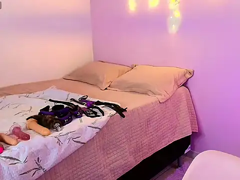 Aprilsweet2005 online show from December 15, 2:01 pm