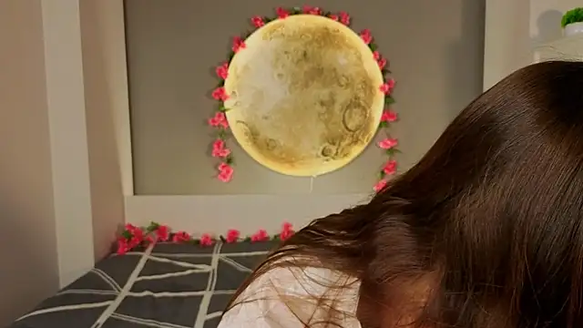 LauraHansil online show from February 12, 6:13 am