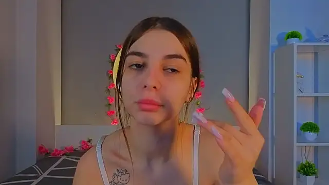 LauraHansil online show from February 10, 6:12 am