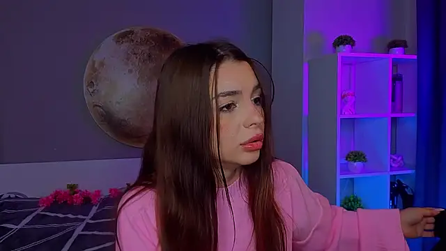 LauraHansil online show from March 25, 7:13 pm