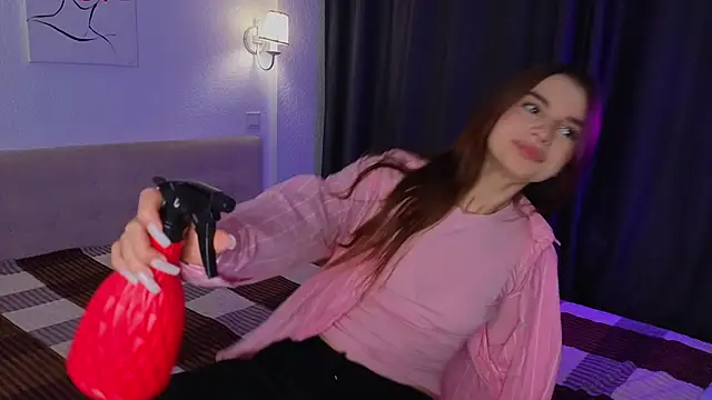 LauraHansil online show from May 28, 7:09 pm