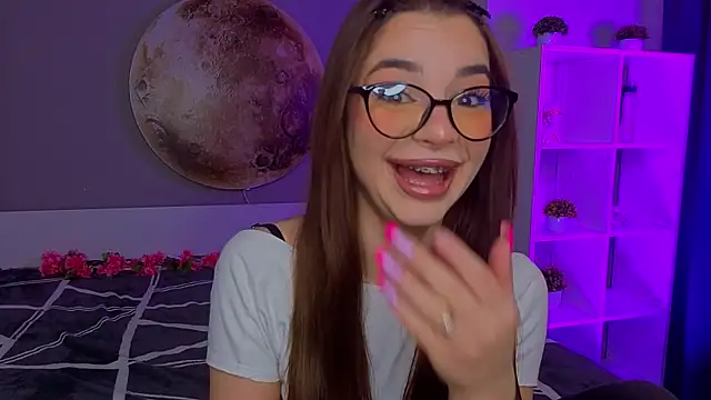 LauraHansil online show from March 21, 7:07 pm