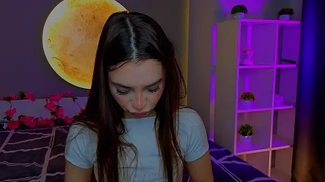 LauraHansil online show from April 10, 7:10 pm