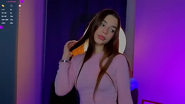 LauraHansil online show from April 9, 7:09 pm