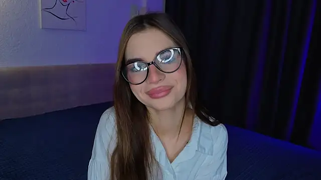 LauraHansil online show from May 18, 7:07 pm