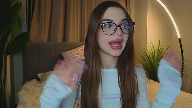 LauraHansil online show from May 9, 7:06 pm