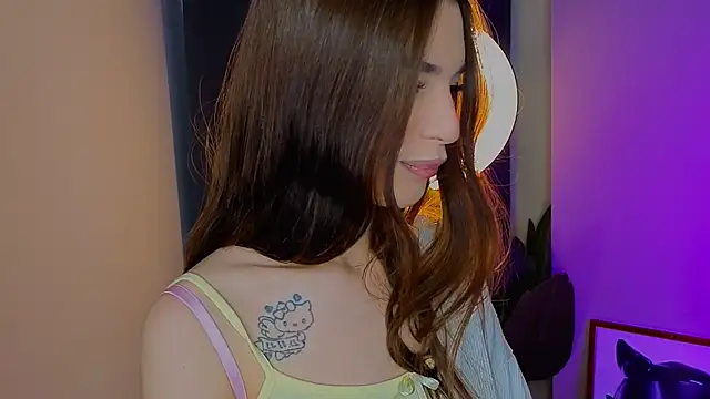 LauraHansil online show from April 5, 7:09 pm