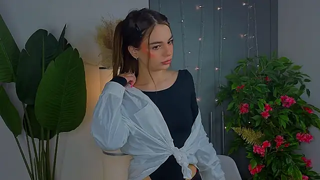 LauraHansil online show from March 7, 7:52 pm