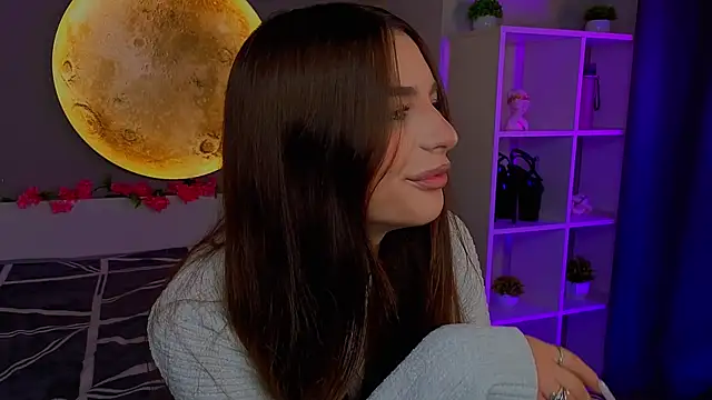 LauraHansil online show from April 13, 7:07 pm