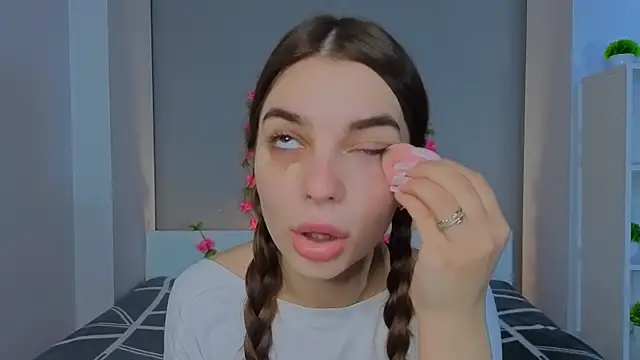 LauraHansil online show from February 6, 6:20 am