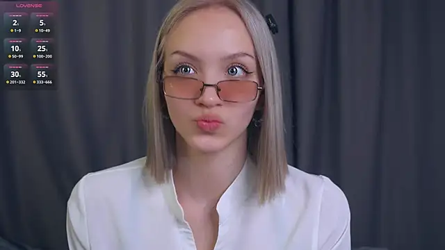 VetaManhardt online show from April 3, 10:38 pm