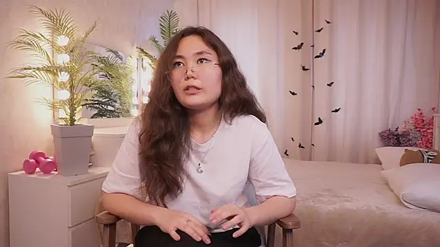 Snapshot of LeanoraBierod chatting on October 29, 10:25 am LeanoraBierod online show from October 29, 10:25 am