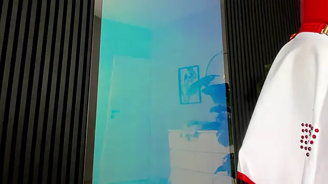 Snapshot of Sassy_Annee chatting on October 31, 10:16 pm Sassy Annee online show from October 31, 10:16 pm