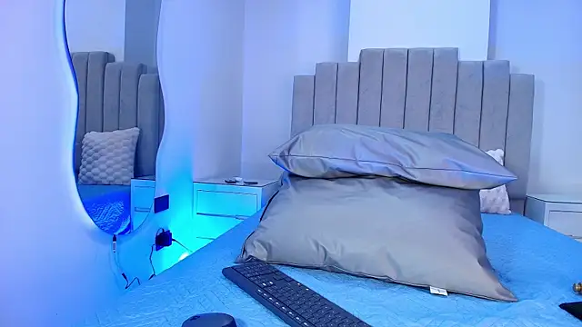 Snapshot of emma_trix chatting on December 4, 11:53 am emma trix online show from December 4, 11:53 am