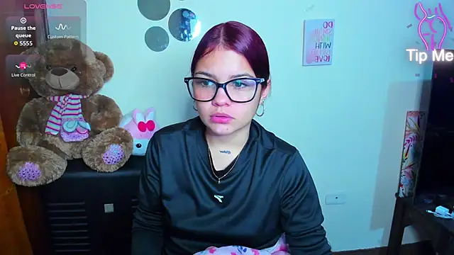 Emma boo online show from March 28, 4:52 pm