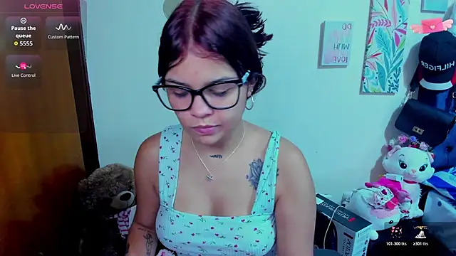 Snapshot of Emma_boo chatting on November 9, 7:18 pm Emma boo online show from November 9, 7:18 pm