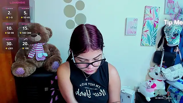 Snapshot of Emma_boo chatting on December 22, 2:50 pm Emma boo online show from December 22, 2:50 pm