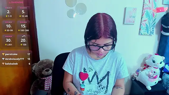 Snapshot of Emma_boo chatting on November 1, 3:39 pm Emma boo online show from November 1, 3:39 pm