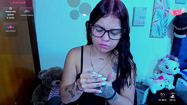 Snapshot of Emma_boo chatting on November 8, 1:58 pm Emma boo online show from November 8, 1:58 pm