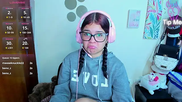 Snapshot of Emma_boo chatting on December 4, 4:44 am Emma boo online show from December 4, 4:44 am