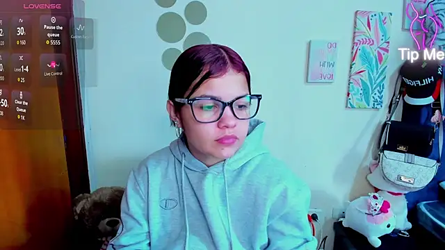 Snapshot of Emma_boo chatting on December 15, 7:31 pm Emma boo online show from December 15, 7:31 pm