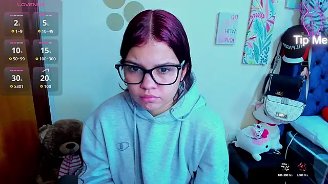 Snapshot of Emma_boo chatting on December 16, 2:54 pm Emma boo online show from December 16, 2:54 pm