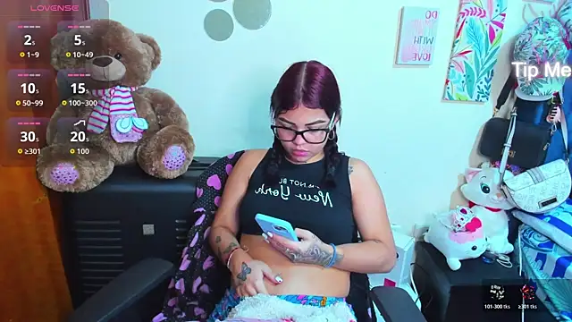 Snapshot of Emma_boo chatting on December 21, 5:58 pm Emma boo online show from December 21, 5:58 pm