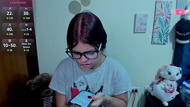 Snapshot of Emma_boo chatting on November 2, 3:39 pm Emma boo online show from November 2, 3:39 pm