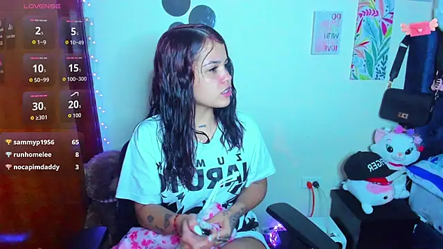 Snapshot of Emma_boo chatting on November 14, 4:27 am Emma boo online show from November 14, 4:27 am