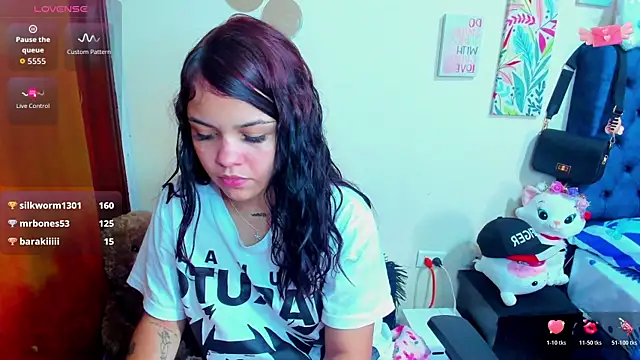 Snapshot of Emma_boo chatting on November 14, 4:32 pm Emma boo online show from November 14, 4:32 pm