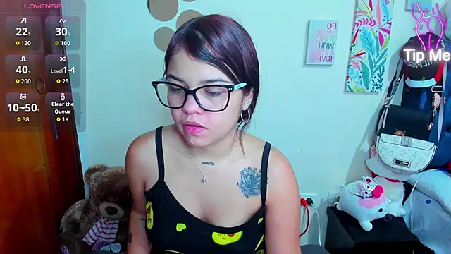 Snapshot of Emma_boo chatting on December 2, 4:09 pm Emma boo online show from December 2, 4:09 pm