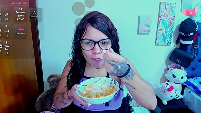 Snapshot of Emma_boo chatting on November 10, 1:05 pm Emma boo online show from November 10, 1:05 pm