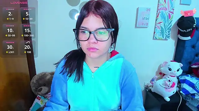 Snapshot of Emma_boo chatting on November 6, 12:42 pm Emma boo online show from November 6, 12:42 pm