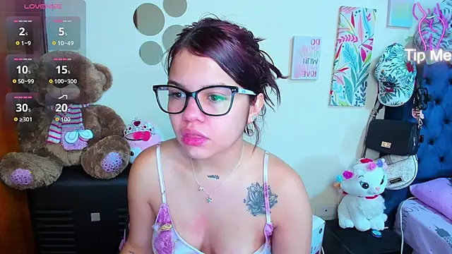 Snapshot of Emma_boo chatting on January 8, 4:02 pm Emma boo online show from January 8, 4:02 pm