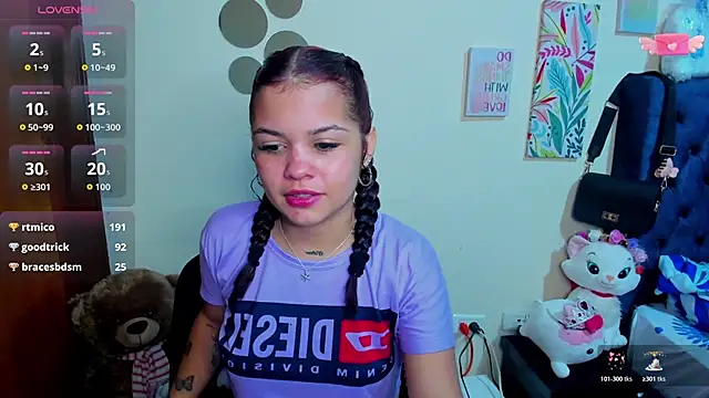 Snapshot of Emma_boo chatting on November 18, 3:10 am Emma boo online show from November 18, 3:10 am