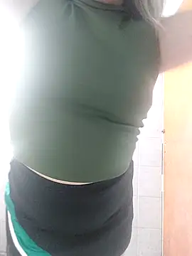 Snapshot of Camilu23 chatting on December 17, 7:41 pm Camilu23 online show from December 17, 7:41 pm