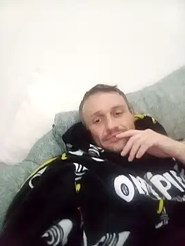 Snapshot of Caliguy36 chatting on November 13, 2:26 am Caliguy36 online show from November 13, 2:26 am