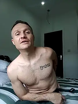 Snapshot of Caliguy36 chatting on November 4, 2:43 pm Caliguy36 online show from November 4, 2:43 pm