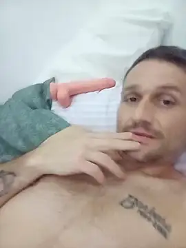 Snapshot of Caliguy36 chatting on November 10, 6:29 am Caliguy36 online show from November 10, 6:29 am