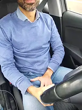 Snapshot of panco_pillo chatting on December 3, 1:32 pm panco pillo online show from December 3, 1:32 pm