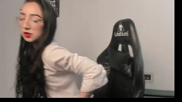 LindsayWild online show from November 3, 6:44 pm