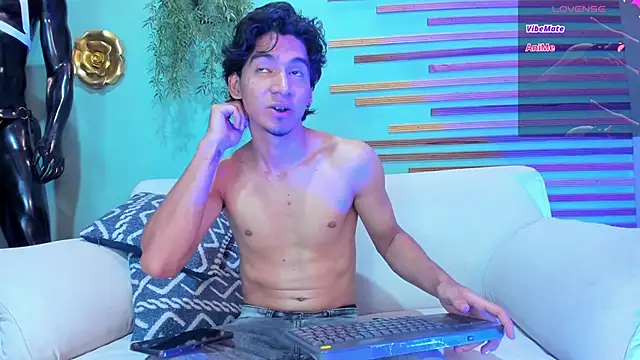 Snapshot of kane_del_toro chatting on November 18, 2:53 pm kane del toro online show from November 18, 2:53 pm