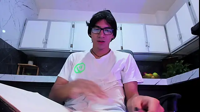 Snapshot of kane_del_toro chatting on December 14, 1:23 am kane del toro online show from December 14, 1:23 am