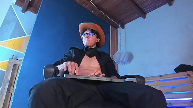 Snapshot of kane_del_toro chatting on October 31, 1:41 pm kane del toro online show from October 31, 1:41 pm